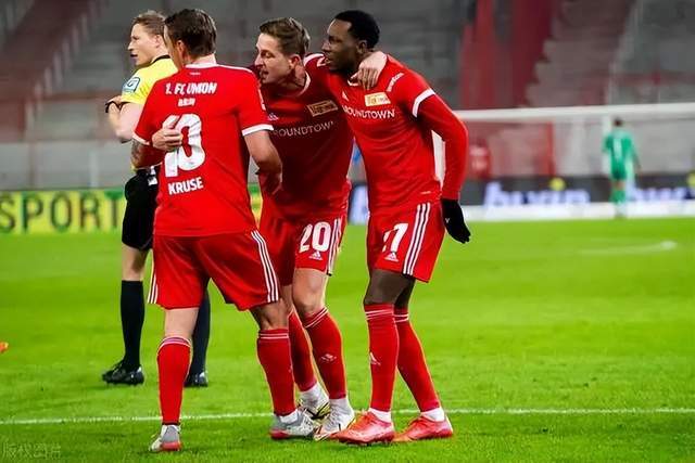 罗马诺：曼城签约18岁中卫朱马巴赫 转租给朗斯